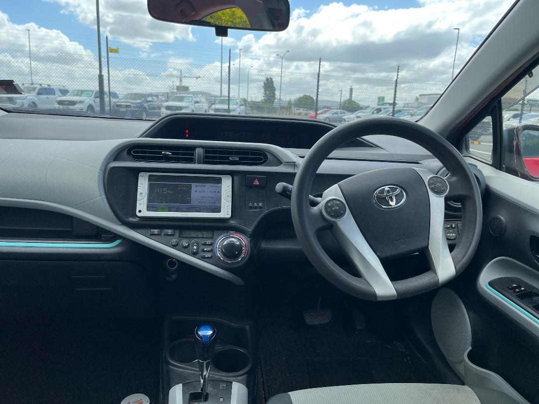 Photo '19' of Toyota Aqua Photo '19' of Toyota Aqua