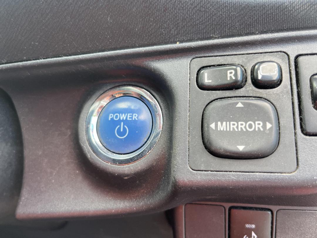 Photo '25' of Toyota Aqua Photo '25' of Toyota Aqua