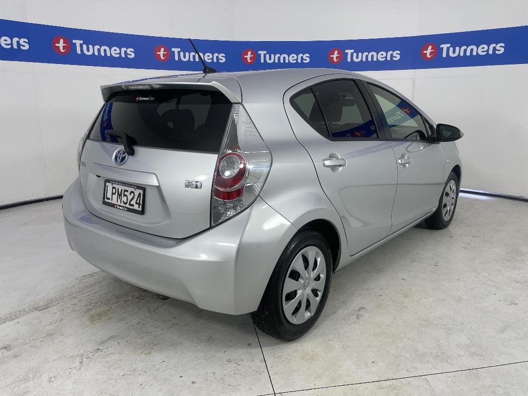 Photo '7' of Toyota Aqua Photo '7' of Toyota Aqua