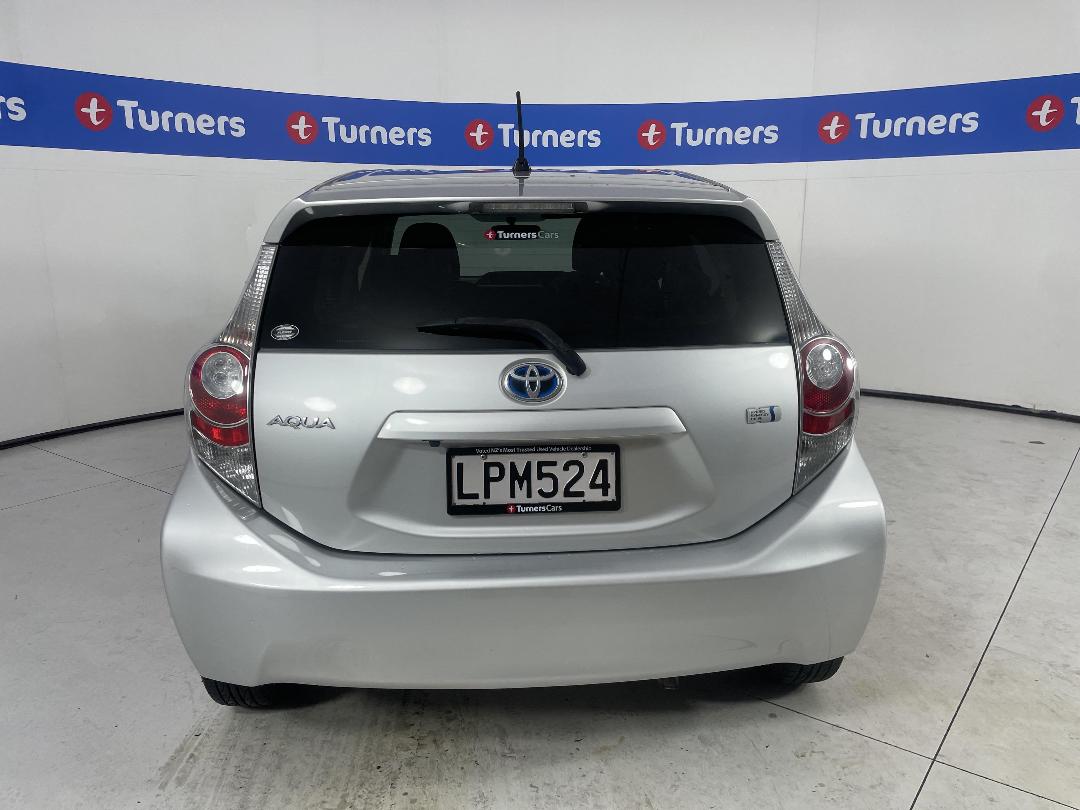 Photo '6' of Toyota Aqua Photo '6' of Toyota Aqua