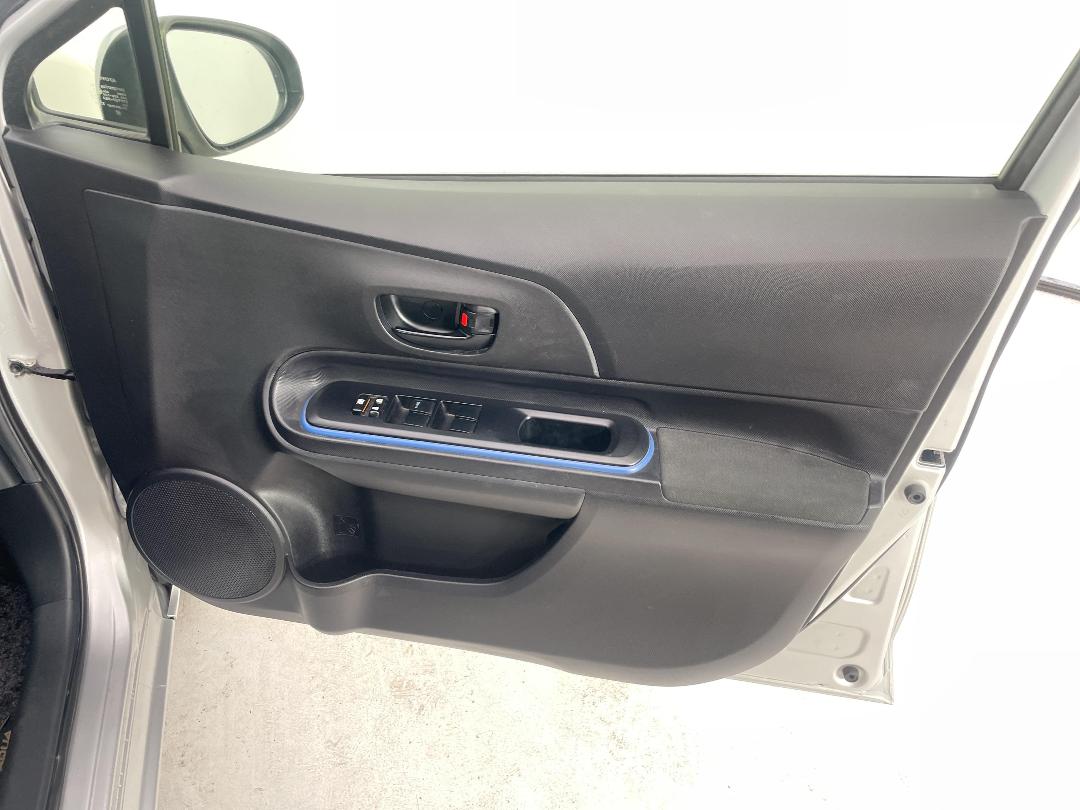 Photo '15' of Toyota Aqua Photo '15' of Toyota Aqua