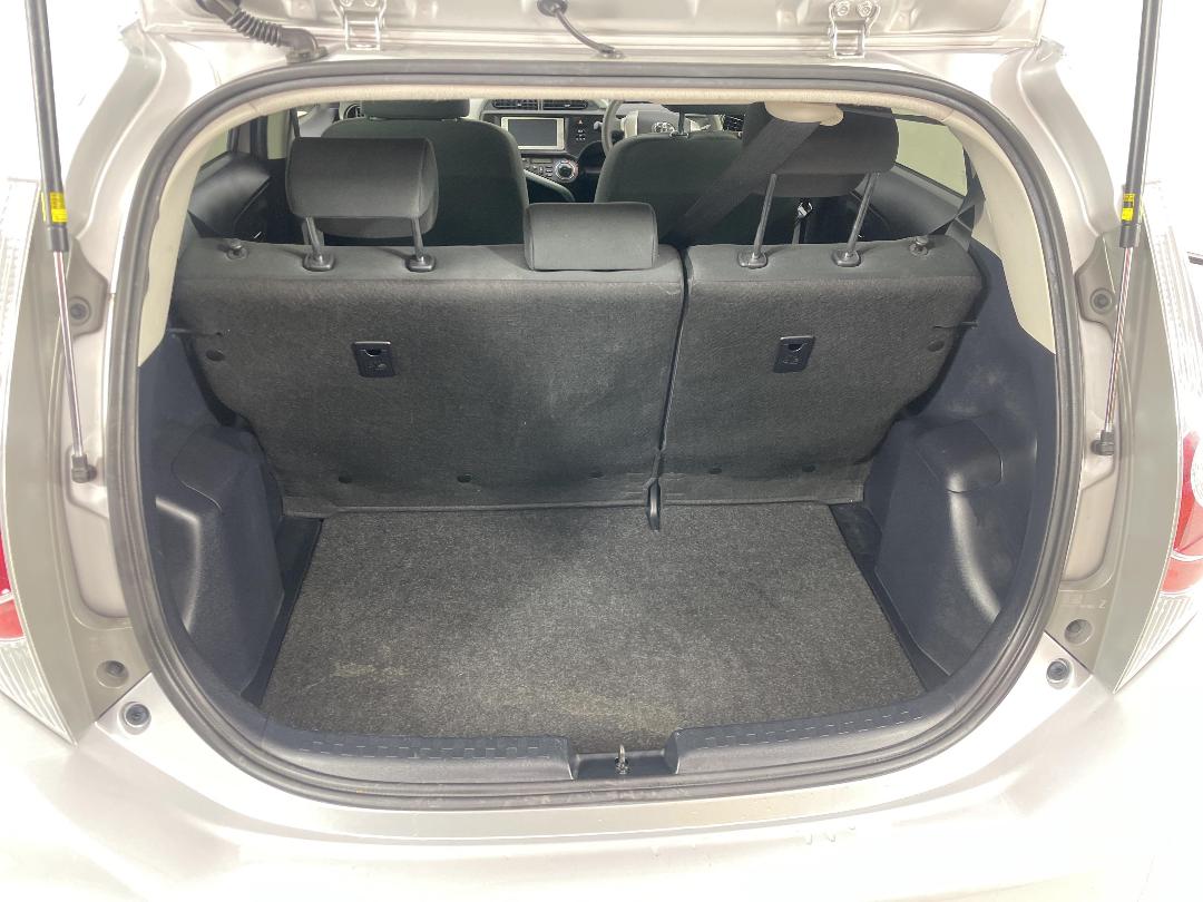 Photo '14' of Toyota Aqua Photo '14' of Toyota Aqua