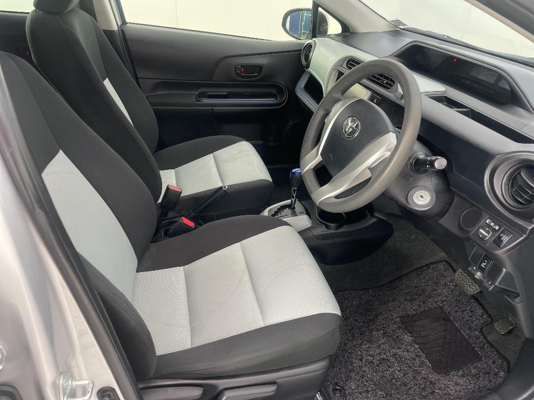 Photo '16' of Toyota Aqua Photo '16' of Toyota Aqua