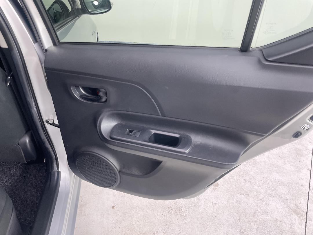 Photo '19' of Toyota Aqua Photo '19' of Toyota Aqua