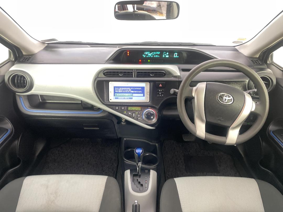 Photo '17' of Toyota Aqua Photo '17' of Toyota Aqua