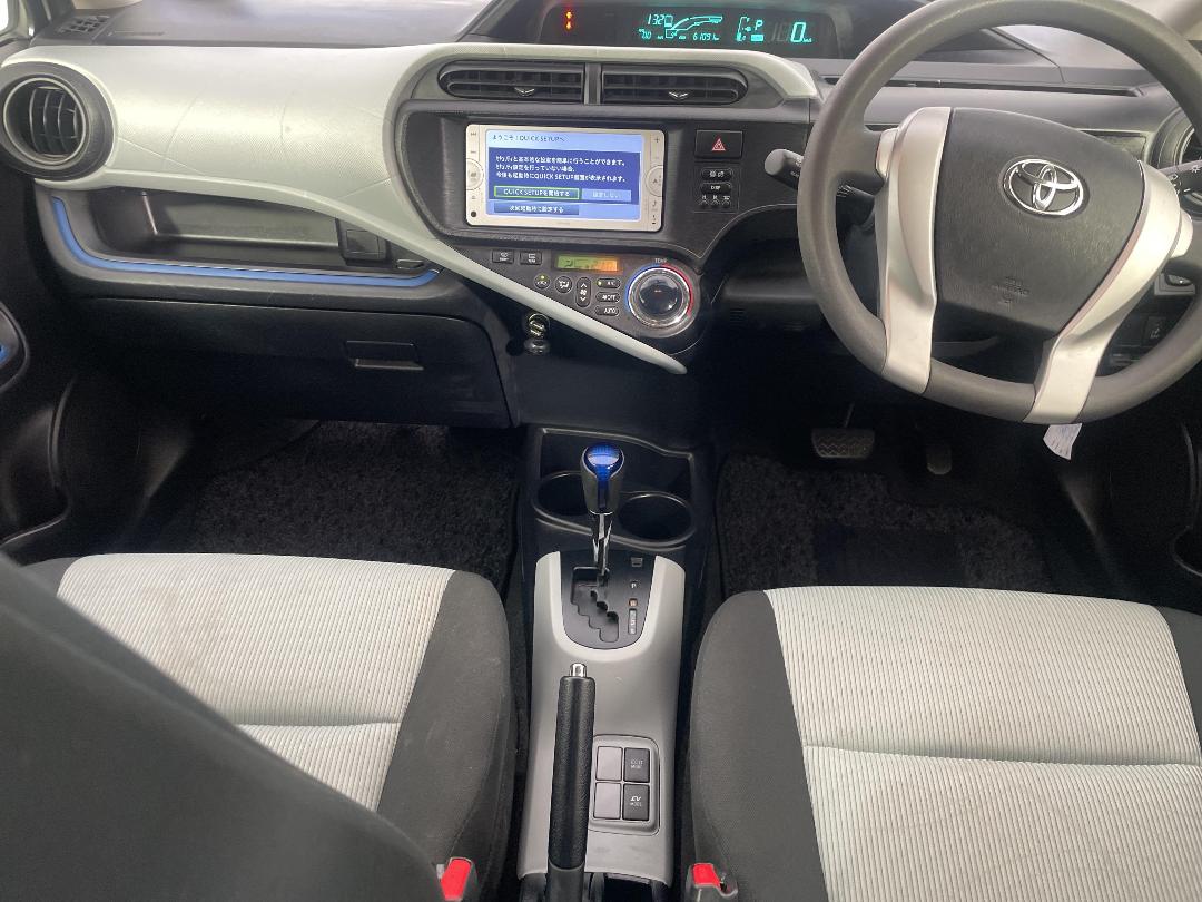 Photo '18' of Toyota Aqua Photo '18' of Toyota Aqua