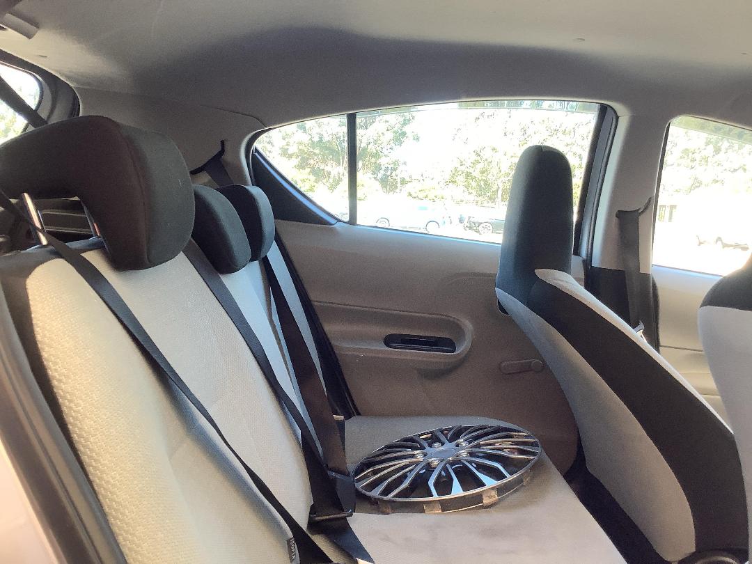 Photo '12' of Toyota Aqua