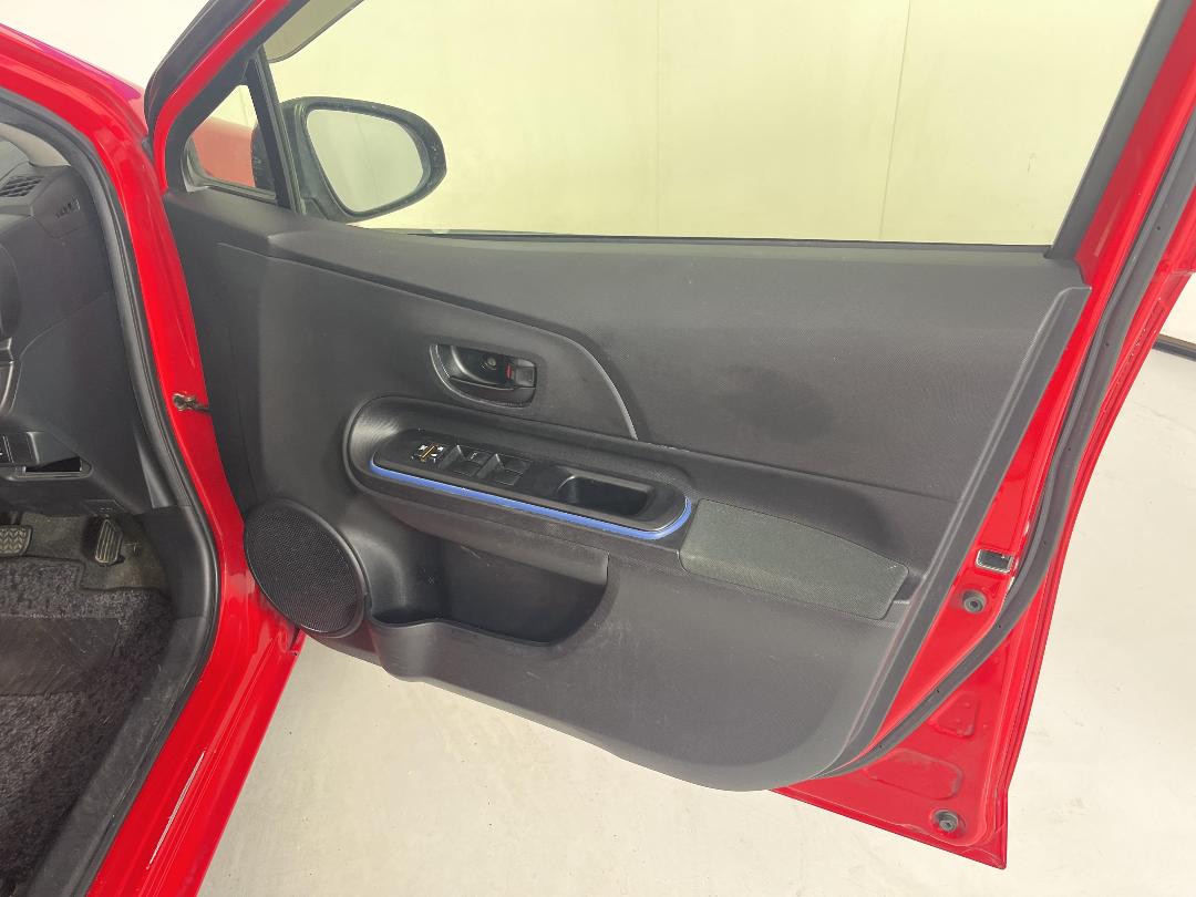 Photo '15' of Toyota Aqua