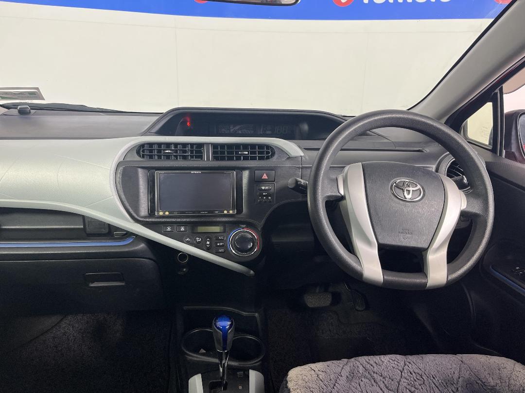 Photo '17' of Toyota Aqua