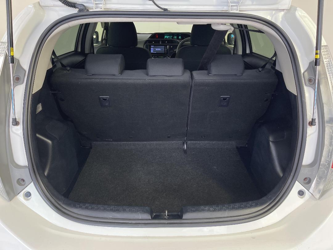 Photo '14' of Toyota Aqua