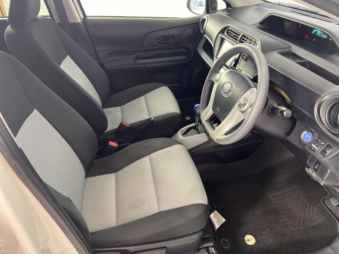 Photo '16' of Toyota Aqua