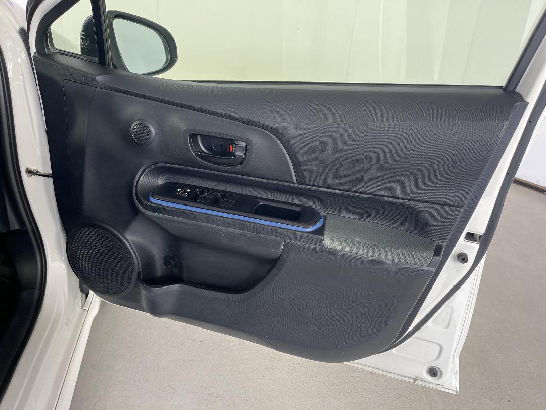 Photo '15' of Toyota Aqua