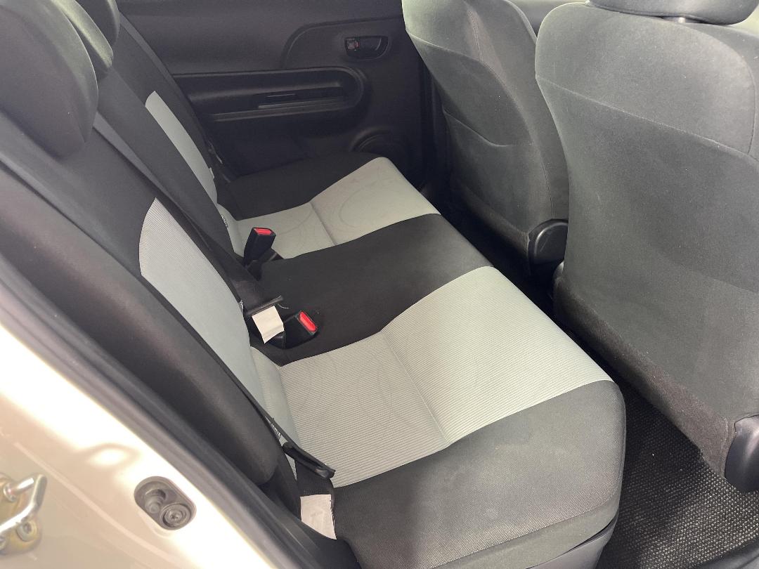 Photo '20' of Toyota Aqua