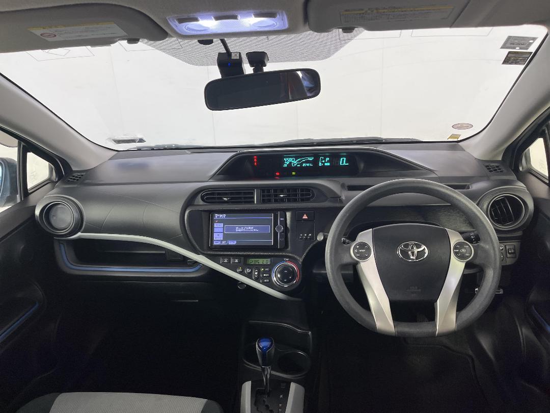 Photo '17' of Toyota Aqua