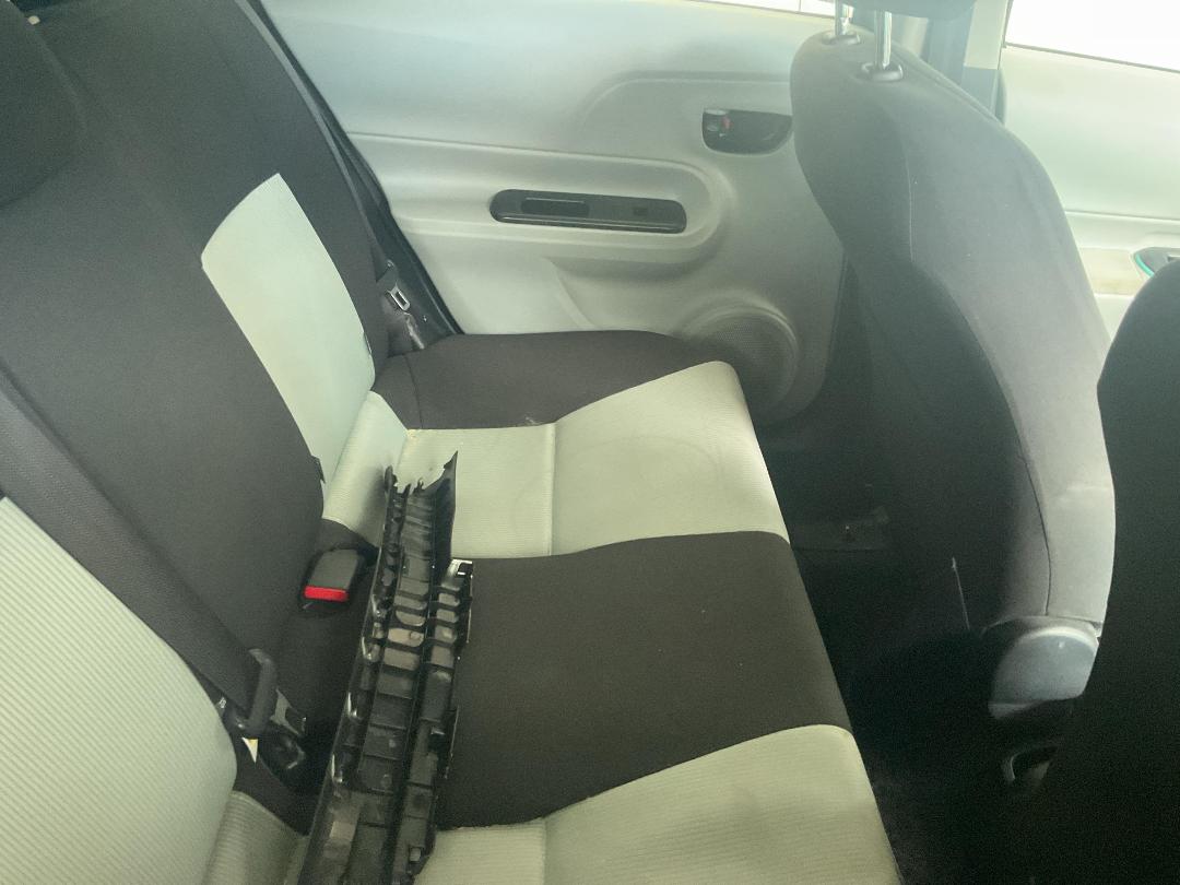 Photo '20' of Toyota Aqua Hybrid Photo '20' of Toyota Aqua Hybrid