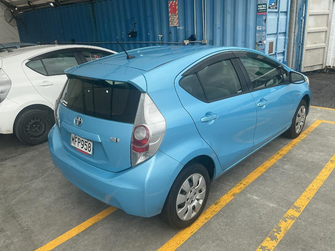 Photo '12' of Toyota Aqua Photo '12' of Toyota Aqua