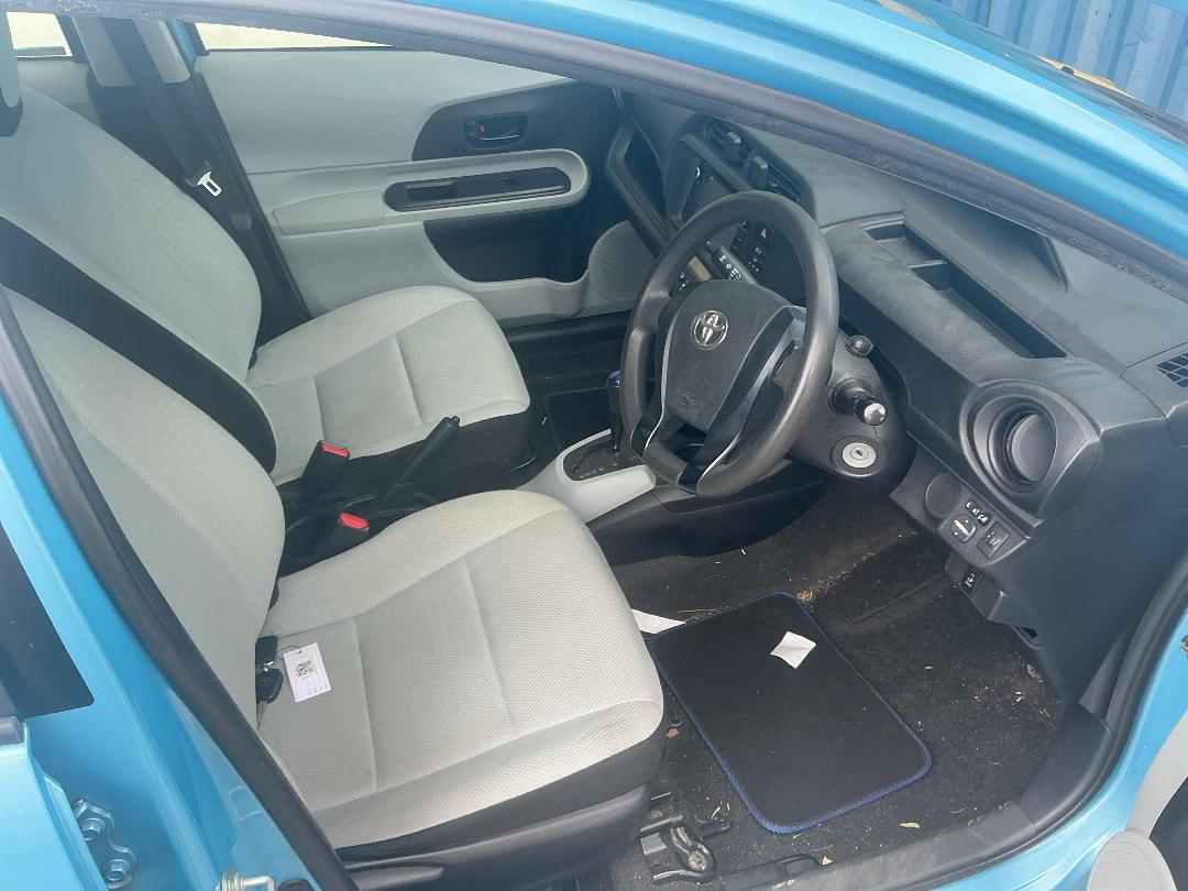 Photo '18' of Toyota Aqua Photo '18' of Toyota Aqua