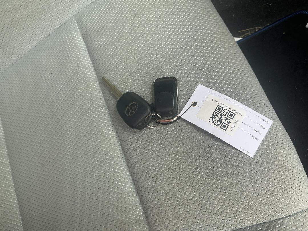 Photo '17' of Toyota Aqua Photo '17' of Toyota Aqua