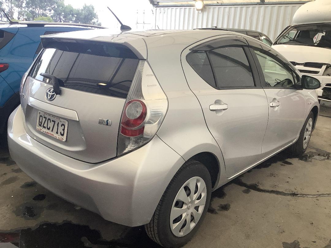 Photo '4' of Toyota Aqua Photo '4' of Toyota Aqua