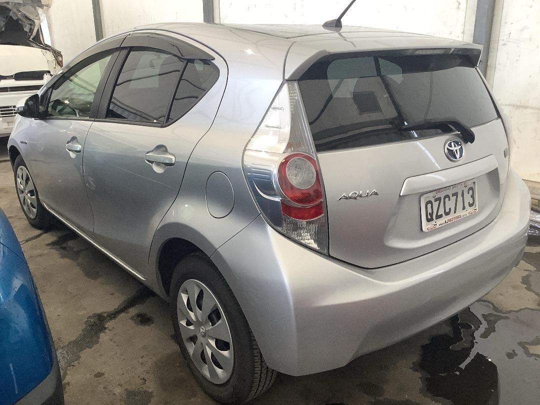 Photo '5' of Toyota Aqua Photo '5' of Toyota Aqua