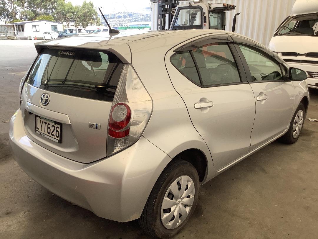 Photo '5' of Toyota Aqua Photo '5' of Toyota Aqua