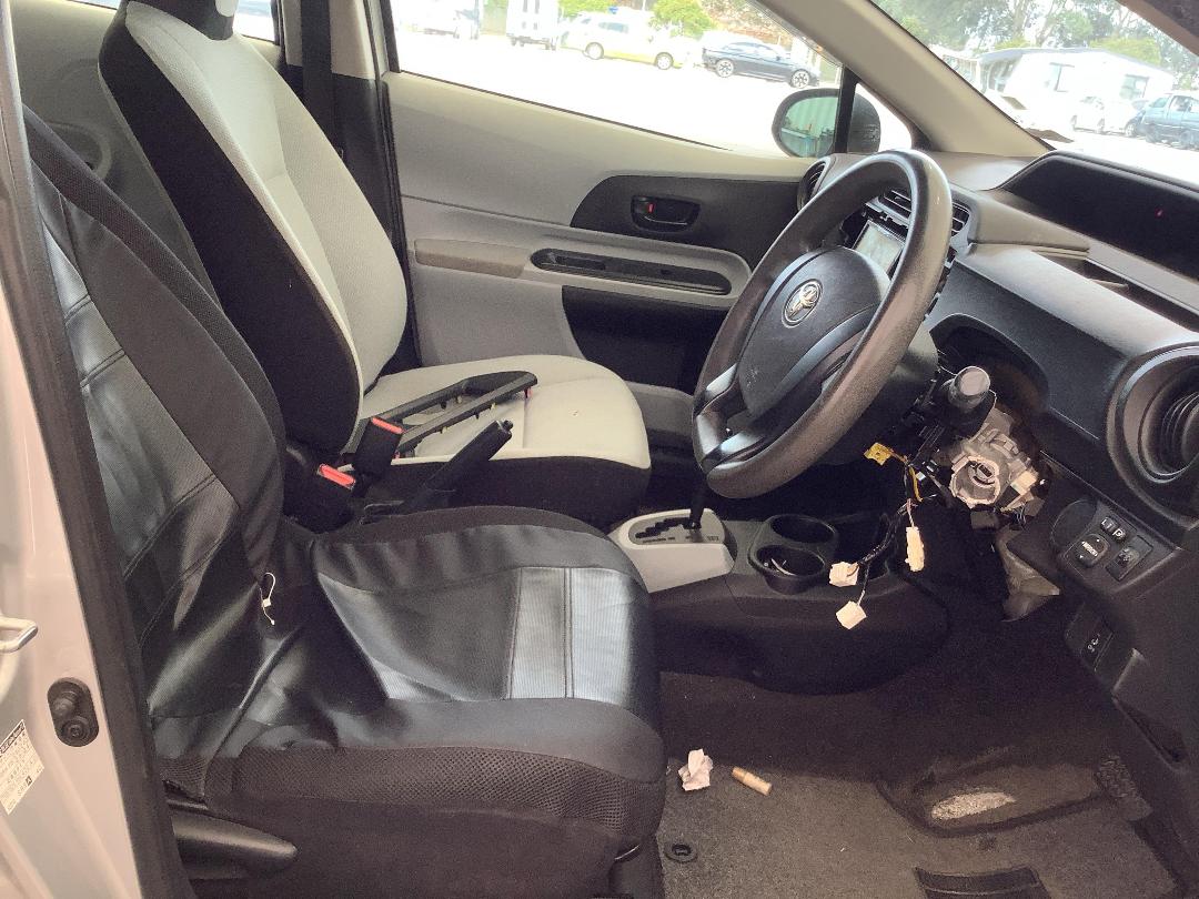 Photo '10' of Toyota Aqua Photo '10' of Toyota Aqua