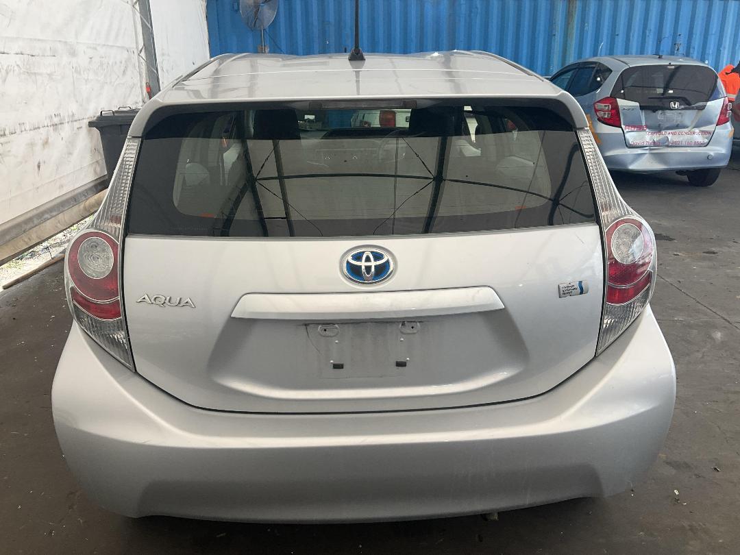 Photo '14' of Toyota Aqua Photo '14' of Toyota Aqua