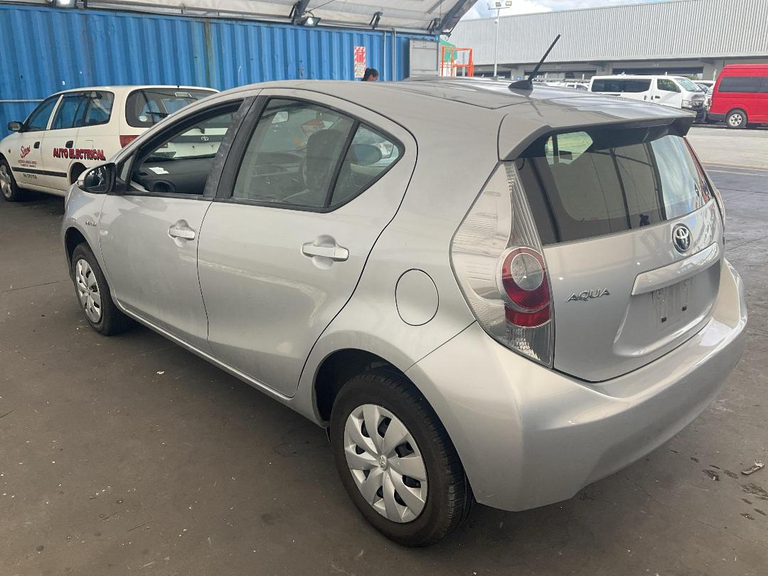 Photo '13' of Toyota Aqua Photo '13' of Toyota Aqua