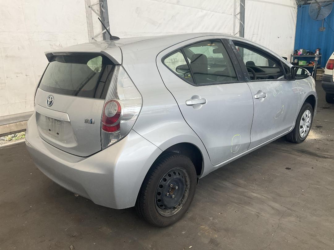 Photo '16' of Toyota Aqua Photo '16' of Toyota Aqua