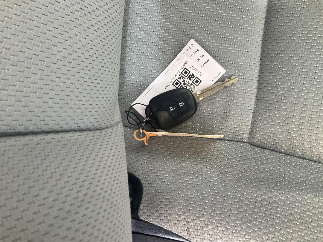 Photo '21' of Toyota Aqua Photo '21' of Toyota Aqua