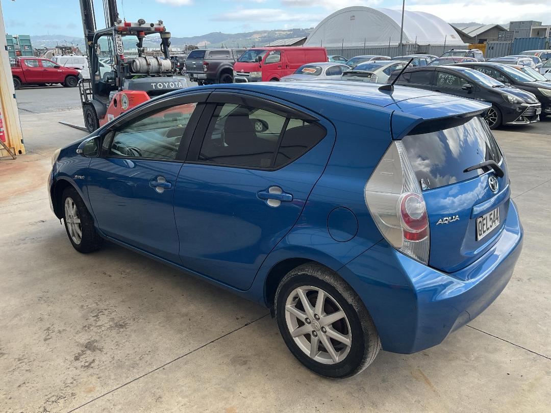 Photo '4' of Toyota Aqua Hybrid