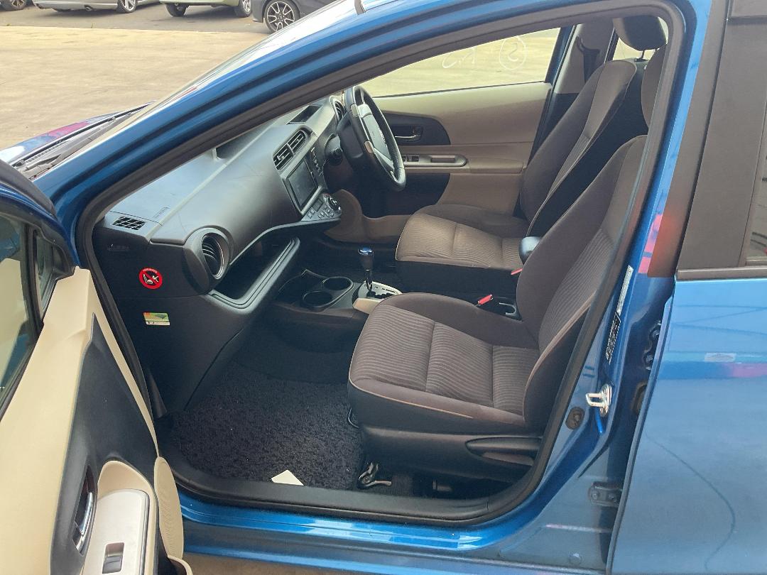 Photo '9' of Toyota Aqua Hybrid