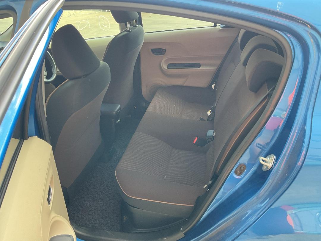 Photo '10' of Toyota Aqua Hybrid