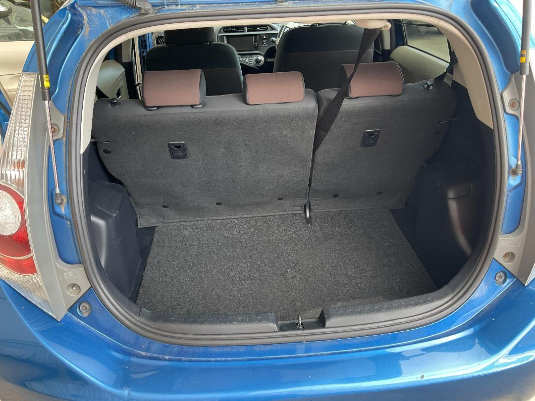 Photo '11' of Toyota Aqua Hybrid