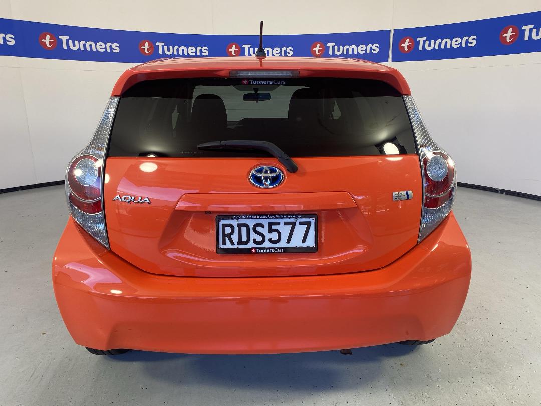 Photo '6' of Toyota Aqua