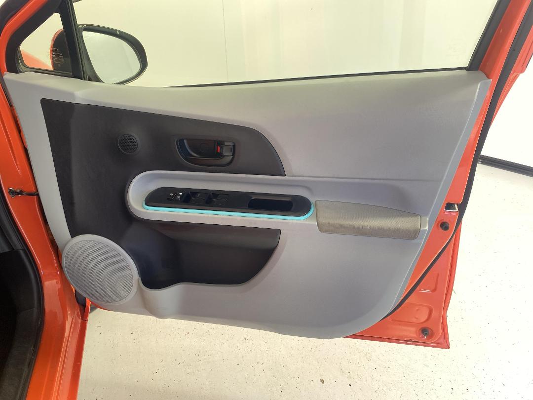 Photo '15' of Toyota Aqua