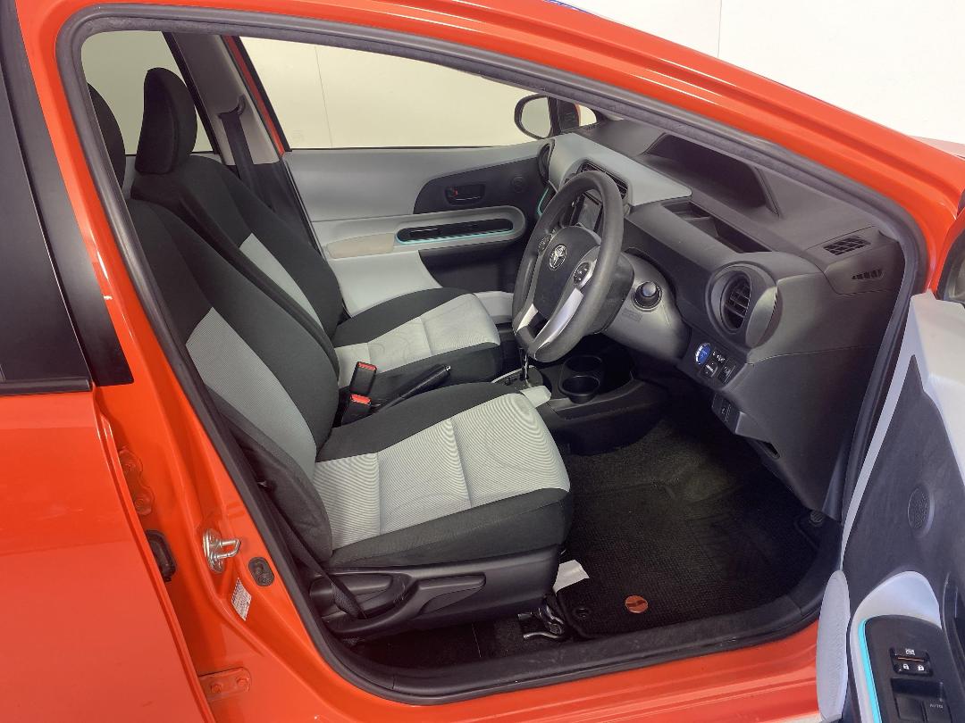 Photo '16' of Toyota Aqua