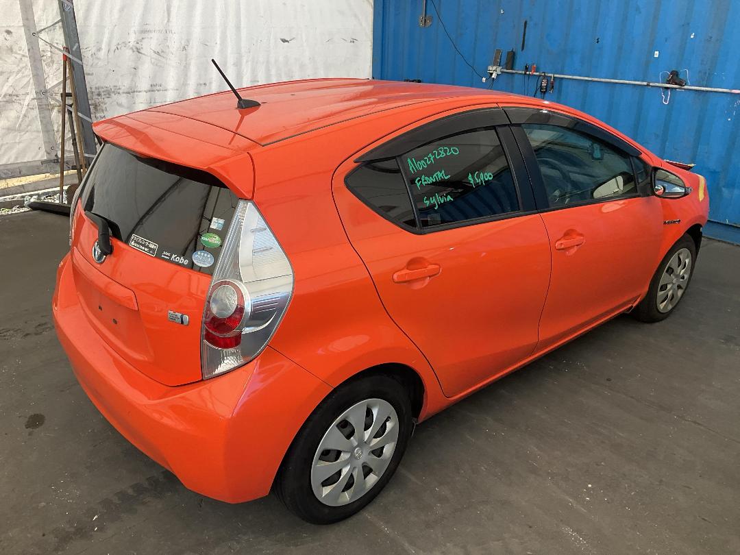 Photo '12' of Toyota Aqua Hybrid