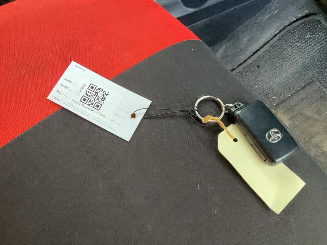 Photo '18' of Toyota Aqua Hybrid