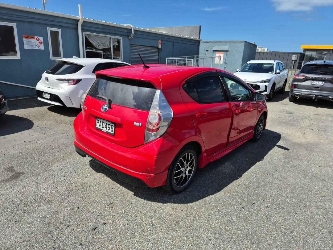 Photo '11' of Toyota Aqua Photo '11' of Toyota Aqua