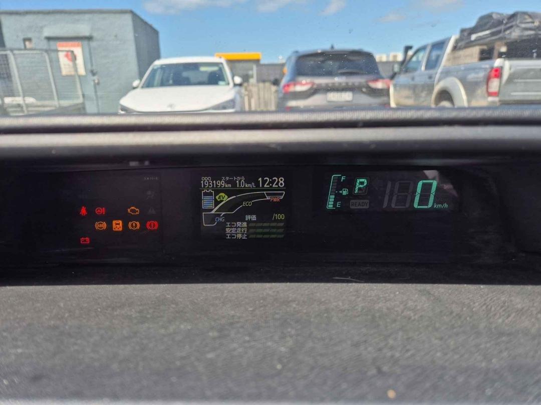 Photo '15' of Toyota Aqua Photo '15' of Toyota Aqua