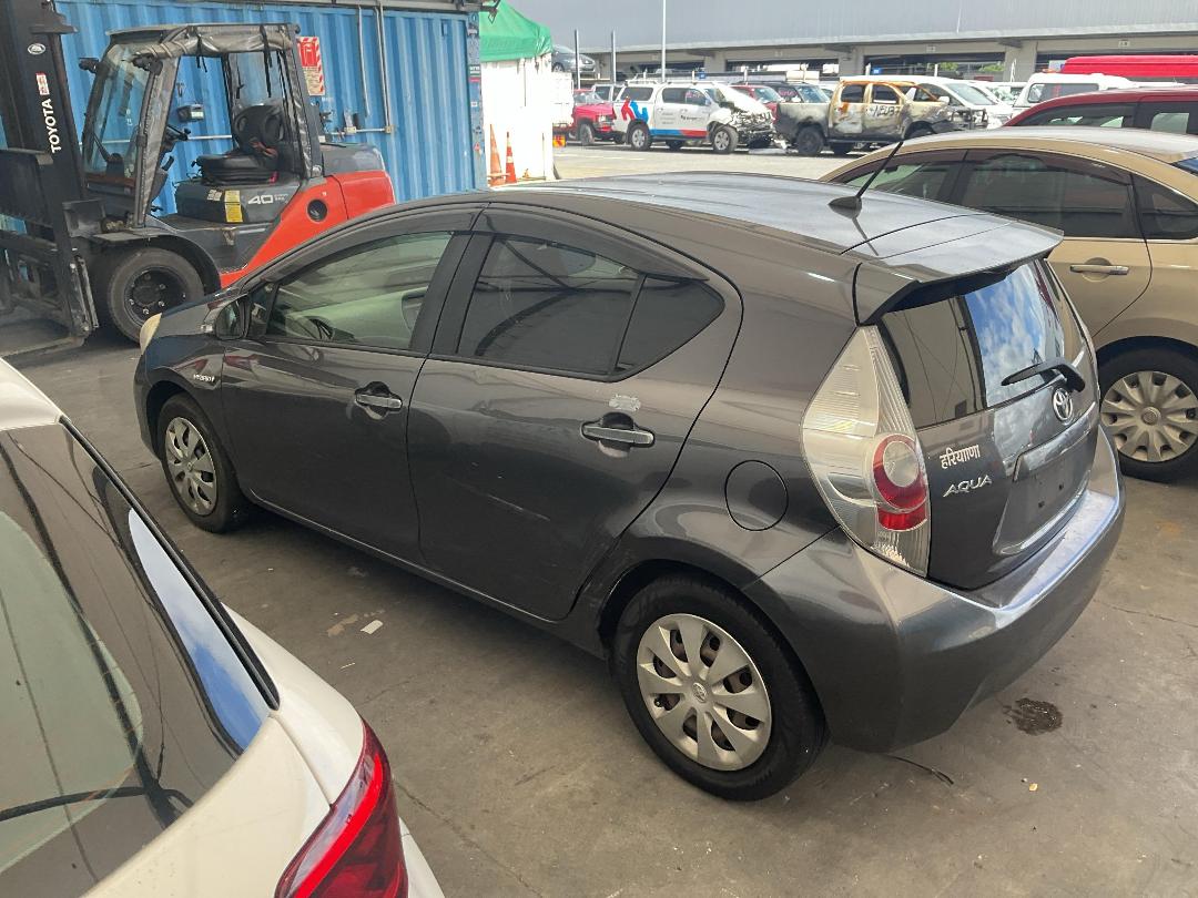 Photo '10' of Toyota Aqua Hybrid Photo '10' of Toyota Aqua Hybrid