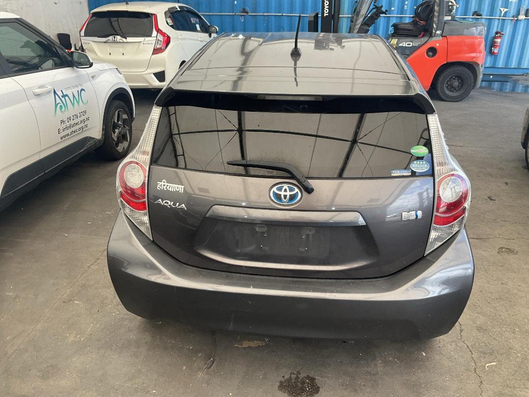 Photo '14' of Toyota Aqua Hybrid Photo '14' of Toyota Aqua Hybrid