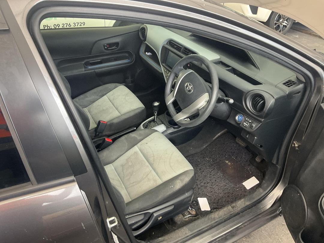 Photo '22' of Toyota Aqua Hybrid Photo '22' of Toyota Aqua Hybrid