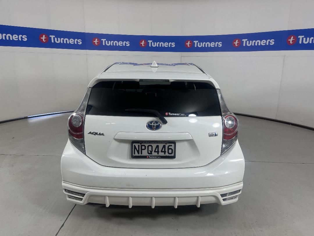 Photo '6' of Toyota Aqua