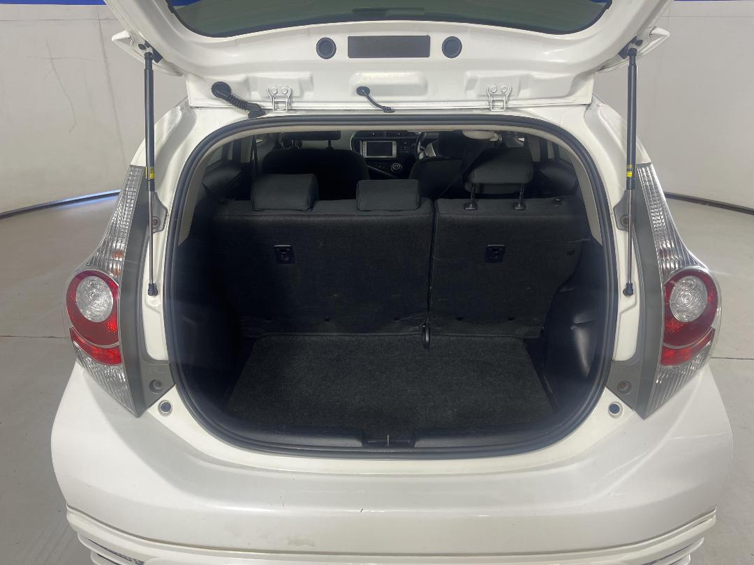 Photo '14' of Toyota Aqua