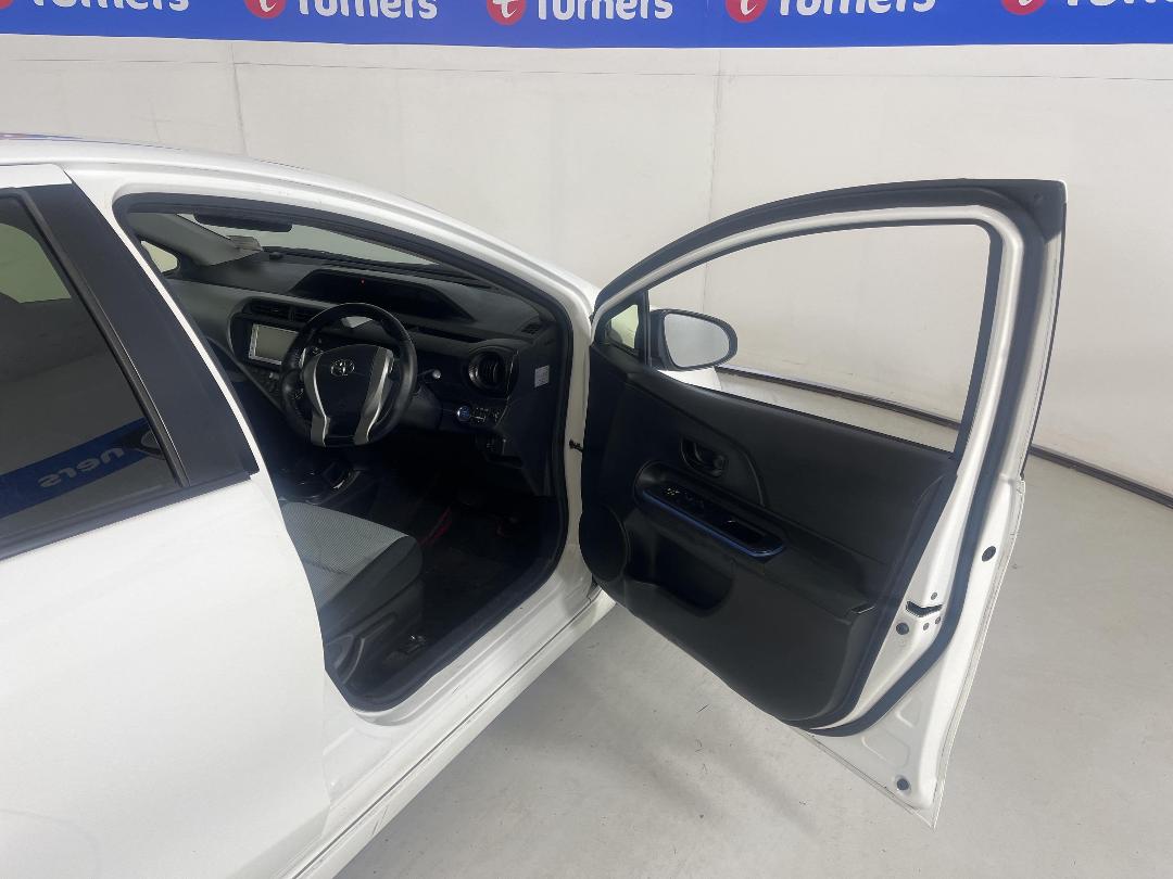 Photo '15' of Toyota Aqua