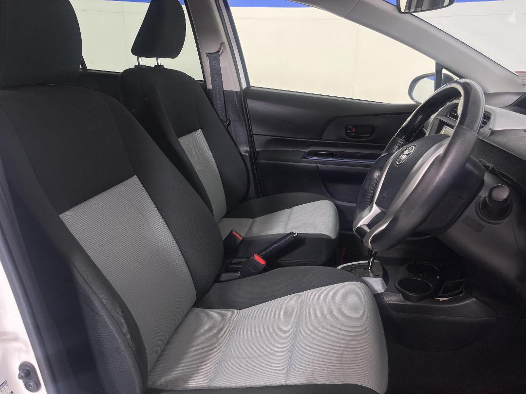 Photo '16' of Toyota Aqua