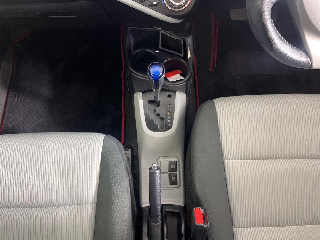 Photo '23' of Toyota Aqua