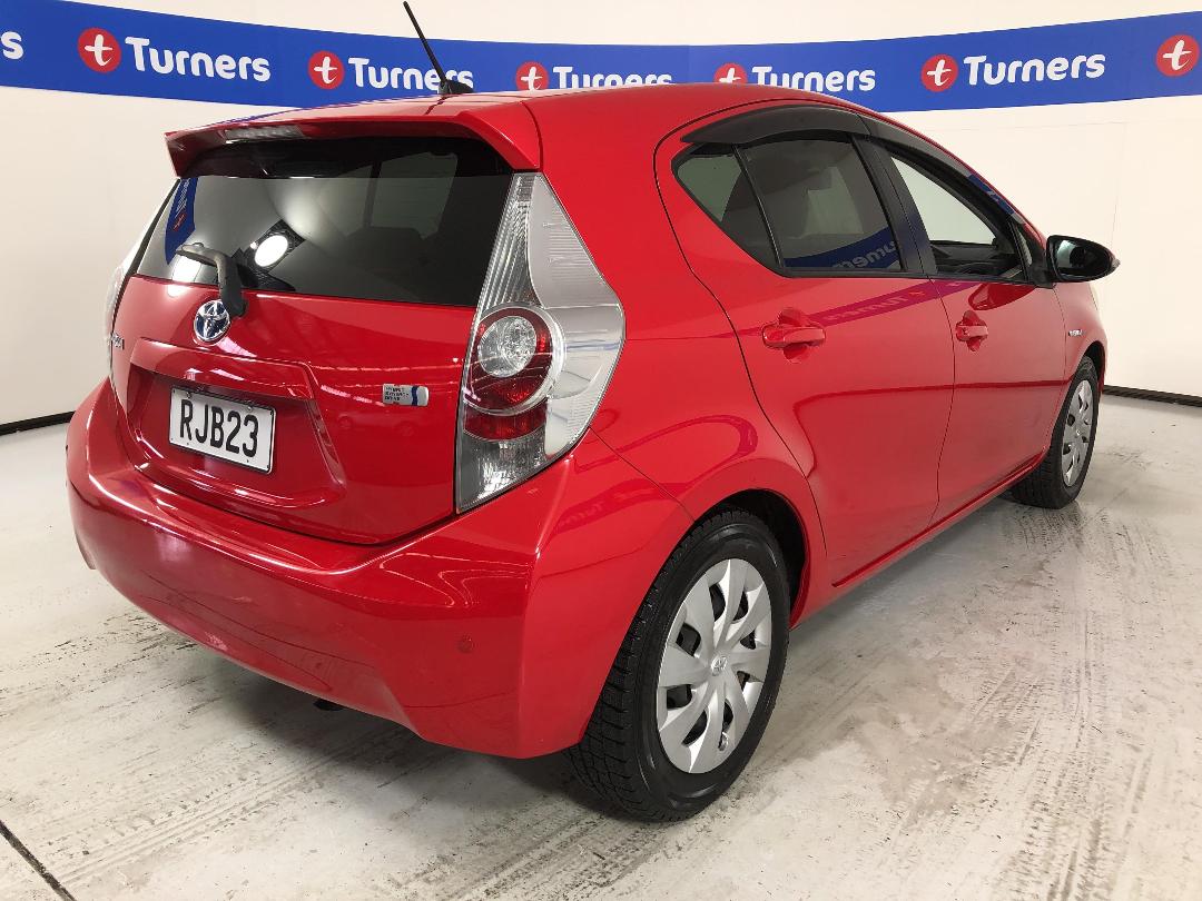 Photo '7' of Toyota Aqua Photo '7' of Toyota Aqua